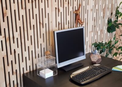 Home office with acoustic wooden panels as wall divider