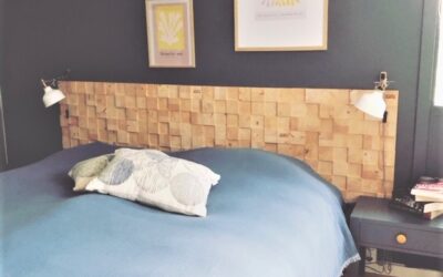 Indret soveværelset med bæredygtige sengegavle