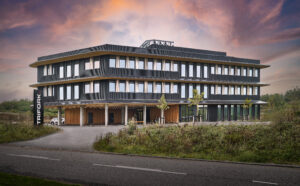 Close-up af endetræsklodser på gulv i auditorium på Aarhus Arkitektskole