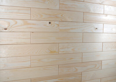 Wooden wall covering of pine wood placed in a bonded pattern - NORTO Leth 420x84mm