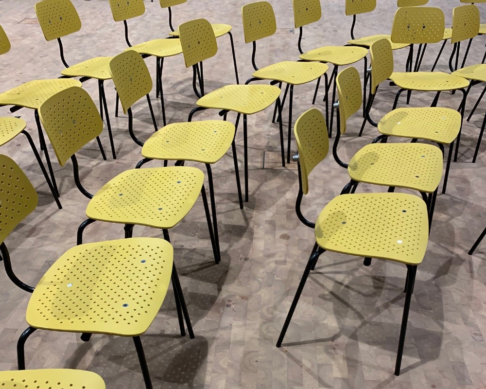NORTO FloorUP træklodser på gulvet i auditorium på Aarhus Arkitektskole
