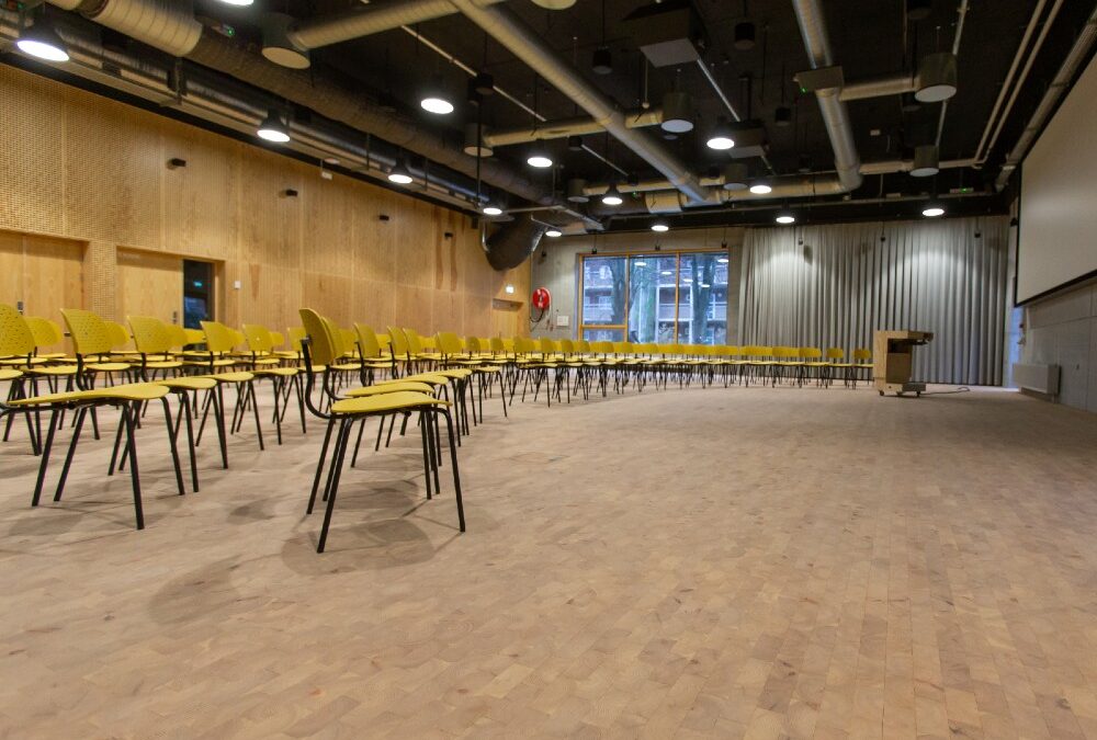Bæredygtige klodsegulve og skrivebordsplader til Arkitektskolen Aarhus